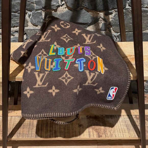 Louis Vuitton x NBA Lettering Brown Wool Cashmere Neo Monogram Blanket - Picture 1 of 13